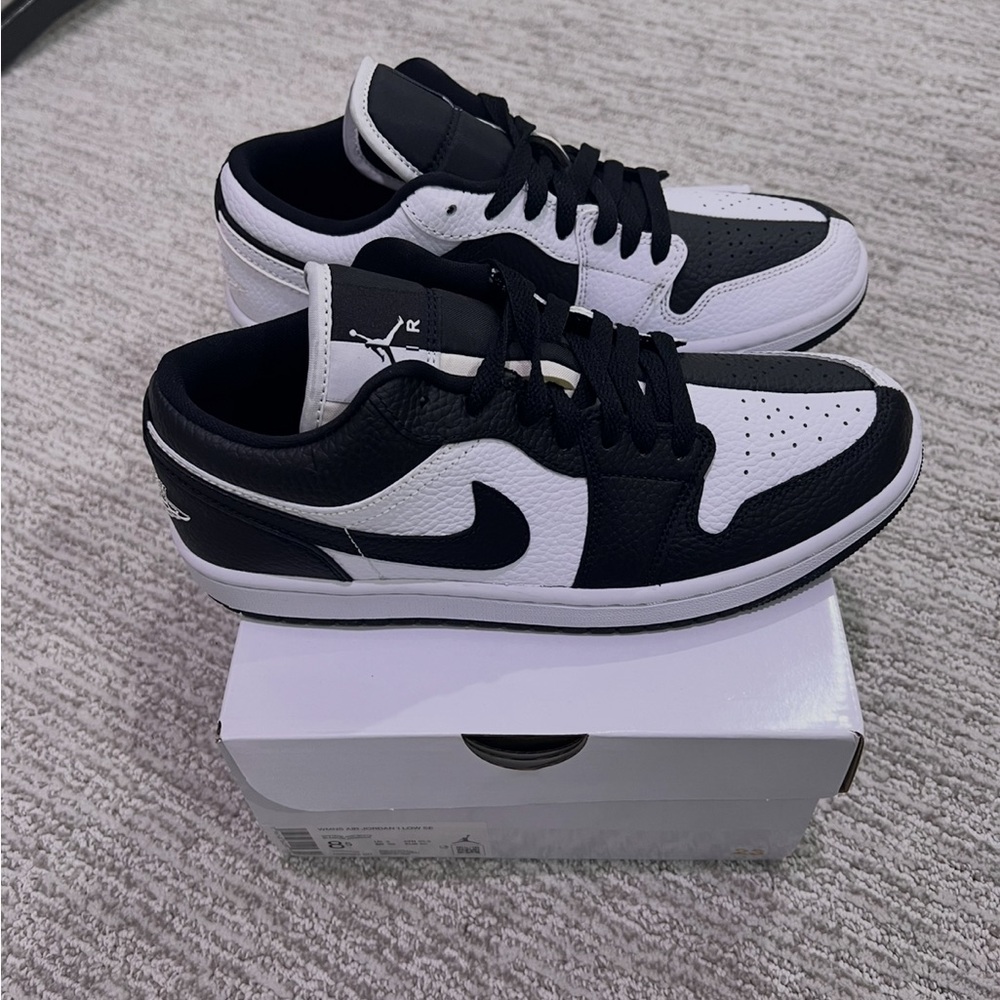NIKE Air Jordan 1 Low Sneakers - Picture 2 of 4